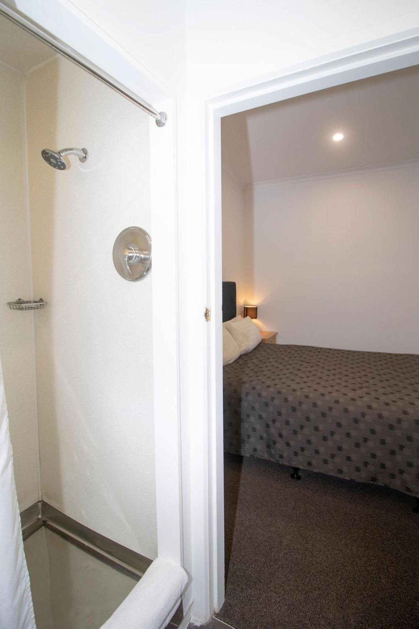 The Avenue Hotel Whanganui Bagian luar foto